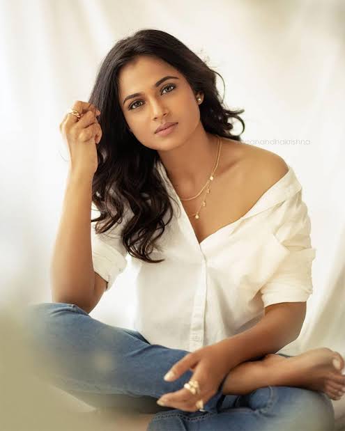vishnuviews's tweet photo. Happy birthday @iamramyapandian all the very best for all your upcoming movies ☺ 👏 👍 
#HappyBirthdayRamyaPandian 
#HBDRamyaPandian https://t.co/SNldvgIwzM