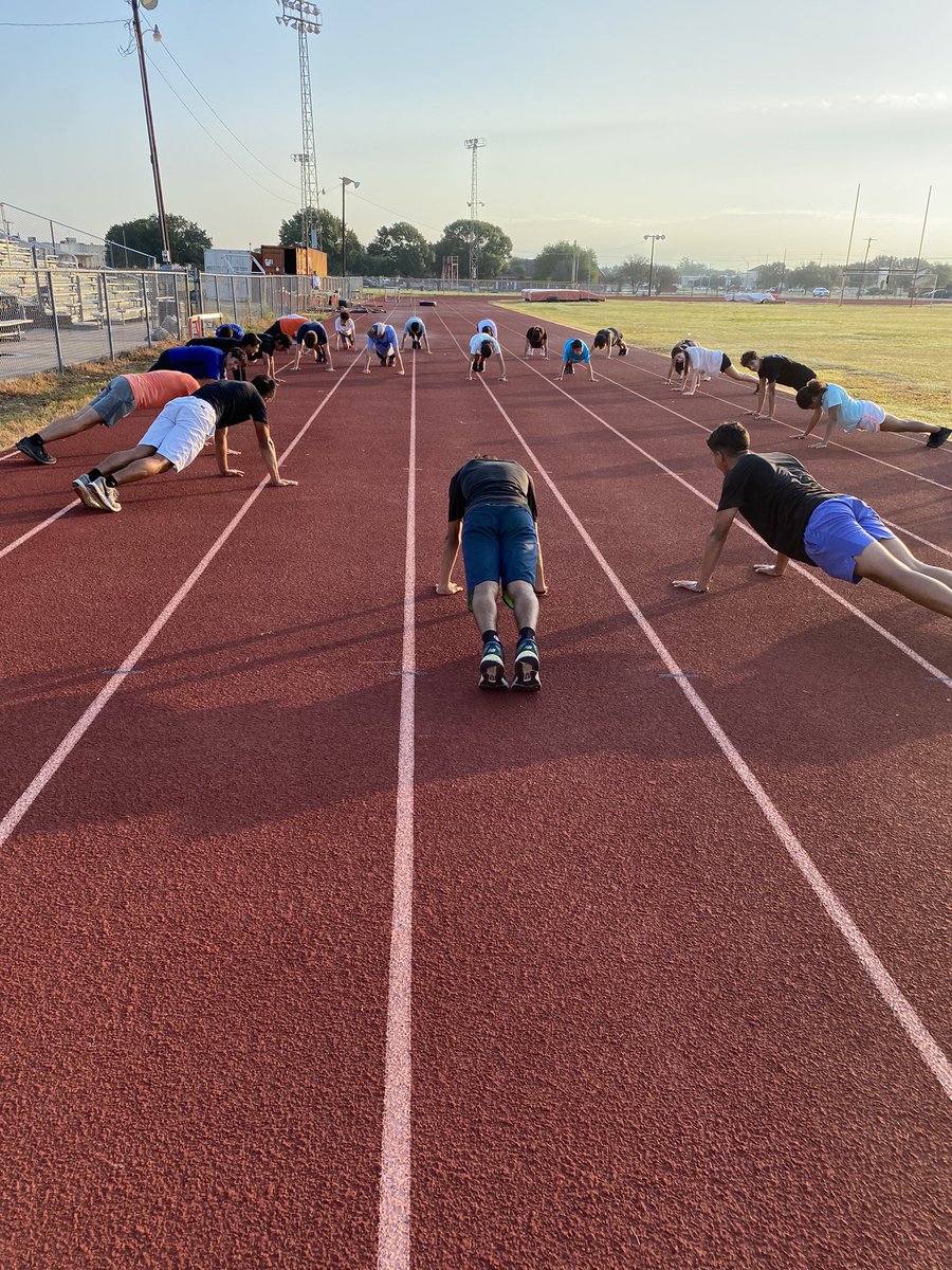 XCApaches's tweet photo. Pre-meet workout! Canโt wait to see what this group accomplishes! #GonzalesNow #RiseandRun#Tempo. #RunTribe https://t.co/KA8tct4t4Y