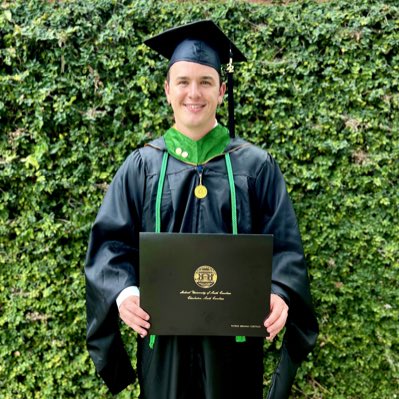 PatrickThePA's tweet photo. #GraduationPic #PA #PhysicianAssistant @MUSChealth https://t.co/l7WML8kIDM