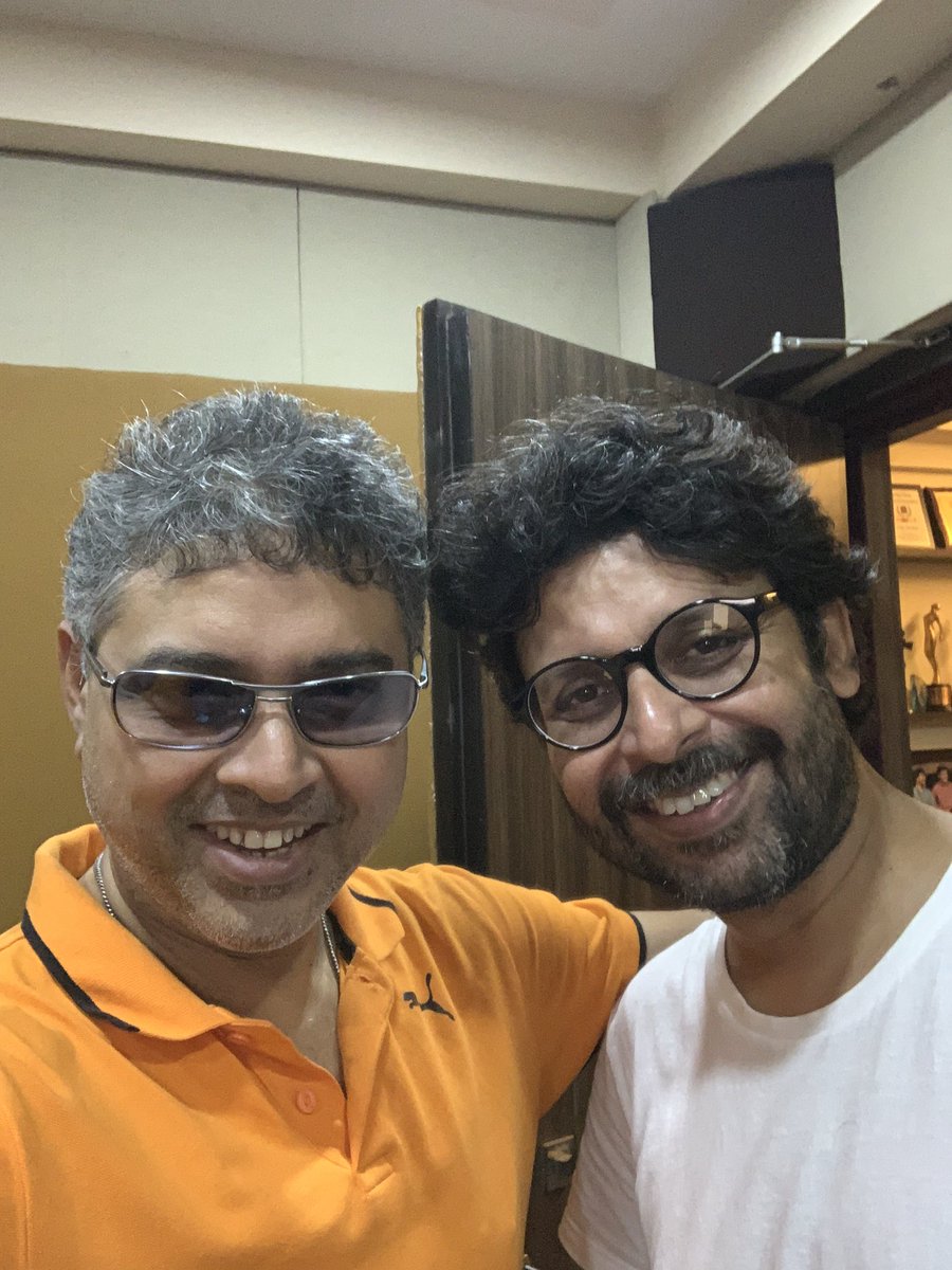 sanjoygt's tweet photo. Recording day 1.
It was an interesting studio recording session for an upcoming movie with my frnd @joythejoyous .
gears~ @strymon @EventideAudio @tcelectronic @VEMURAM_Pedals @bossinfoglobal @EHX #orangecable @washburnguitar @Fender @DaddarioandCo https://t.co/LGq5es3bcA