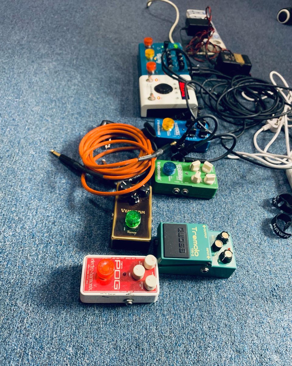 sanjoygt's tweet photo. Recording day 1.
It was an interesting studio recording session for an upcoming movie with my frnd @joythejoyous .
gears~ @strymon @EventideAudio @tcelectronic @VEMURAM_Pedals @bossinfoglobal @EHX #orangecable @washburnguitar @Fender @DaddarioandCo https://t.co/LGq5es3bcA