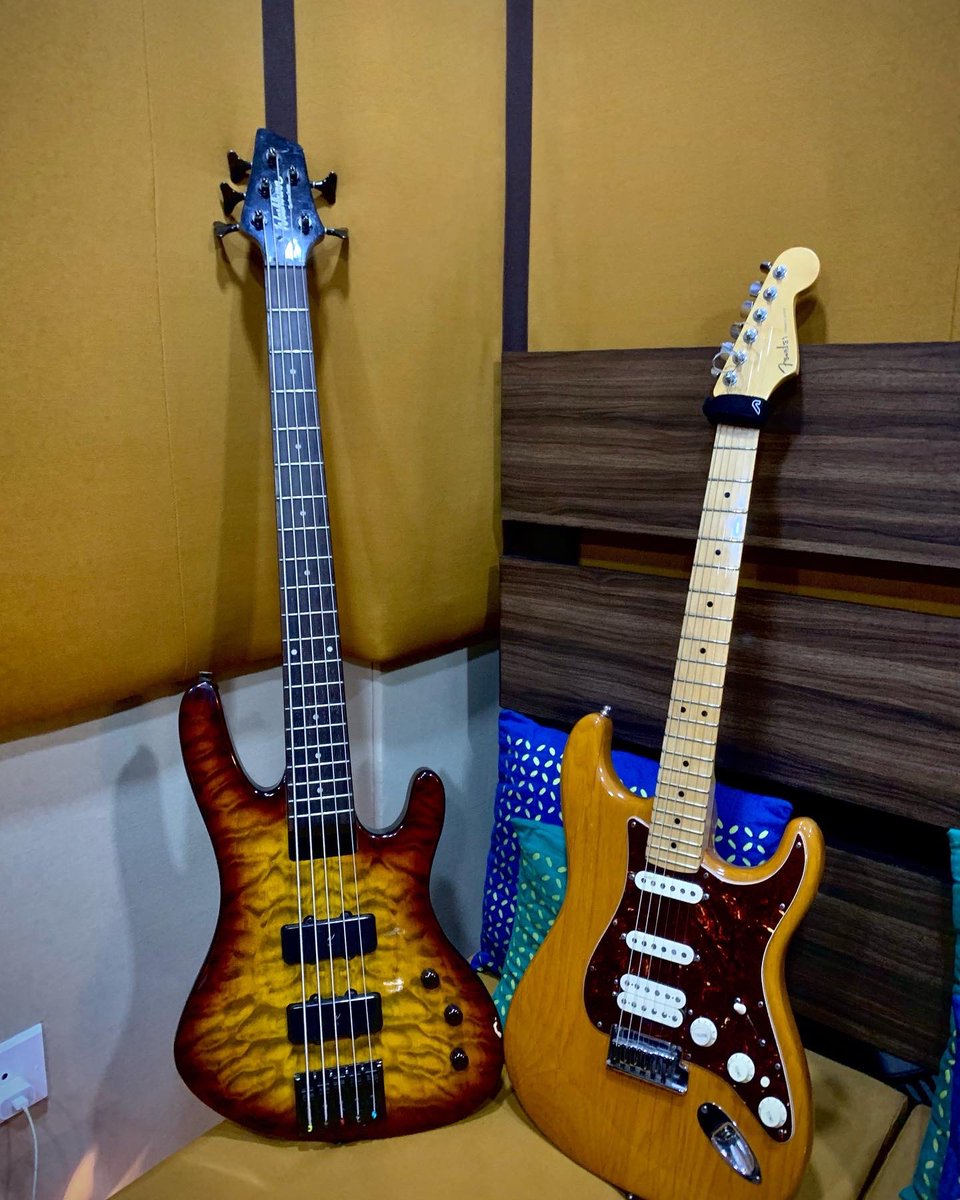 sanjoygt's tweet photo. Recording day 1.
It was an interesting studio recording session for an upcoming movie with my frnd @joythejoyous .
gears~ @strymon @EventideAudio @tcelectronic @VEMURAM_Pedals @bossinfoglobal @EHX #orangecable @washburnguitar @Fender @DaddarioandCo https://t.co/LGq5es3bcA