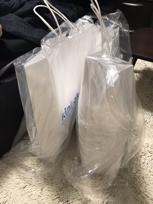 おまけ本印刷してきた!
重たすぎて腕ないなった
でもほんと土砂降り直撃しなくてよかった… 