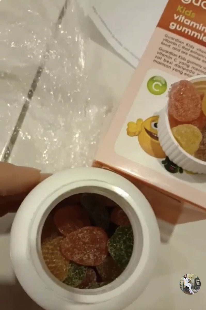 wm_arshad's tweet photo. Benda ni berlegar2 di socmed, katanya untuk tingkatkan selera makan anak.. yess betul tuan2, mmg anak selera makan lepas makan vitamin ni.. beli di shopee je.. https://t.co/PxmwvWgdKk