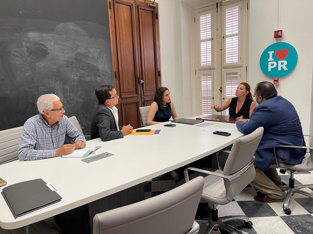 unionaep's tweet photo. 📃 ATENCIÓN COMPAÑEROS 📃
Acabamos de firmar un acuerdo con @AEPONLINE y @EDUCACIONPR.  Entendemos que es el comienzo para fortalecer la AEP y mejorar muestras condiciones de trabajo ya que nos acaban de aprobar $18 millones para las escuelas mediante ese acuerdo. https://t.co/RJ0RCC2khY