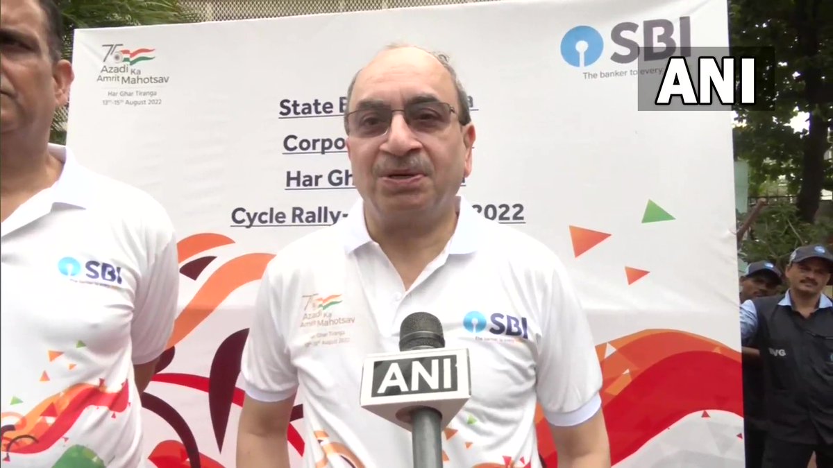 ANI's tweet photo. Maharashtra | SBI Chairman Dinesh Khara flags off a cycle rally in Mumbai to raise awareness about #HarGharTiranga

Over 200 people are participating. We're celebrating the 75th year of independence. We're hoping to get our message across to everybody through this: Dinesh Khara https://t.co/zy886k3qFj