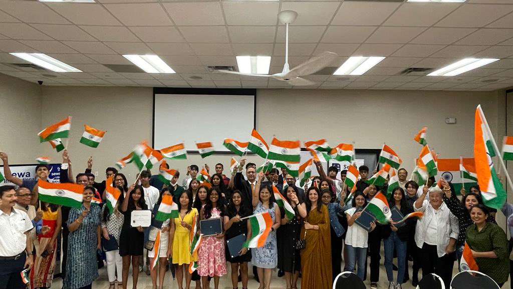 cgihou's tweet photo. Interaction with youth at the event organized by SEWA International as part of #AzadiKaAmritMahotsav celebrations.
#HarGharTiranga 
#AmritMahotsav 
#IndiaAt75 https://t.co/q0q7P3qi58