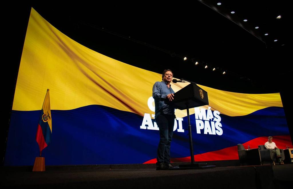 Gustavo Petro tweet media