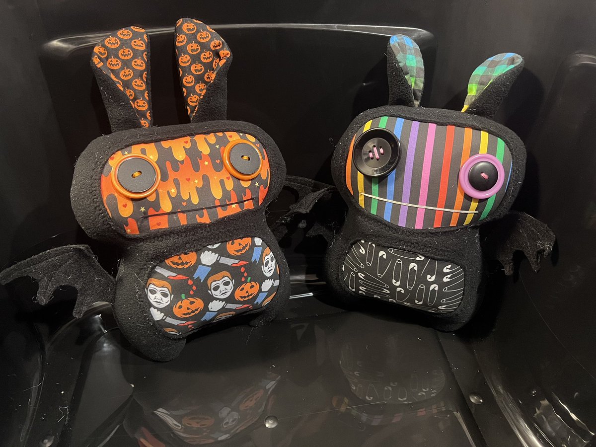 gloomy_erina's tweet photo. Showing off some of what I will bringing to the Punk Rock Flea Market in Akron, Ohio. This Saturday 8/13 Noon to 6 Lock 4 Park.  #gloomyerina #creepycute #punkrock #gloomybat #gloomybunny #gothplush #gothbat #gothbunny #spookyplush #spookycute #monsterplush #gothvibes #gothshop https://t.co/V3GUI5PZqi