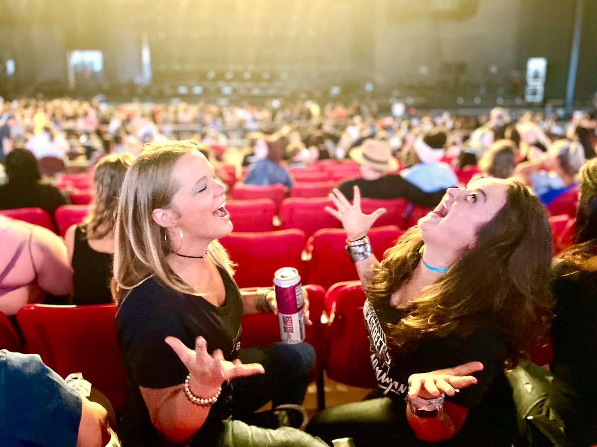 mollymalain's tweet photo. backstreet’s back ALRIGHT! show hasn’t even started but this is the VIBE #bsbsea #backstreetboys https://t.co/UFsIqBGfwx