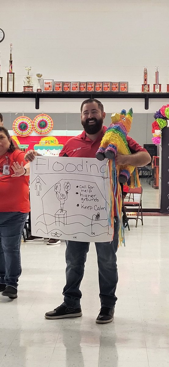 GerlemanMichael's tweet photo. Mr. Solis saved this piñata from flooding....the hero we need...
@MarcSolisHHS @HarlingenHS https://t.co/vVlVseTn06