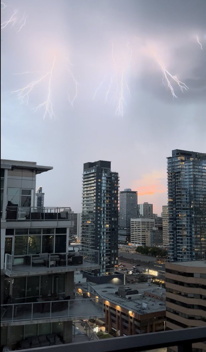 Sheens1Carson's tweet photo. Storm rolling through Calgary @CalgaryEvents_ #abstorm https://t.co/UWuYSPIBmN