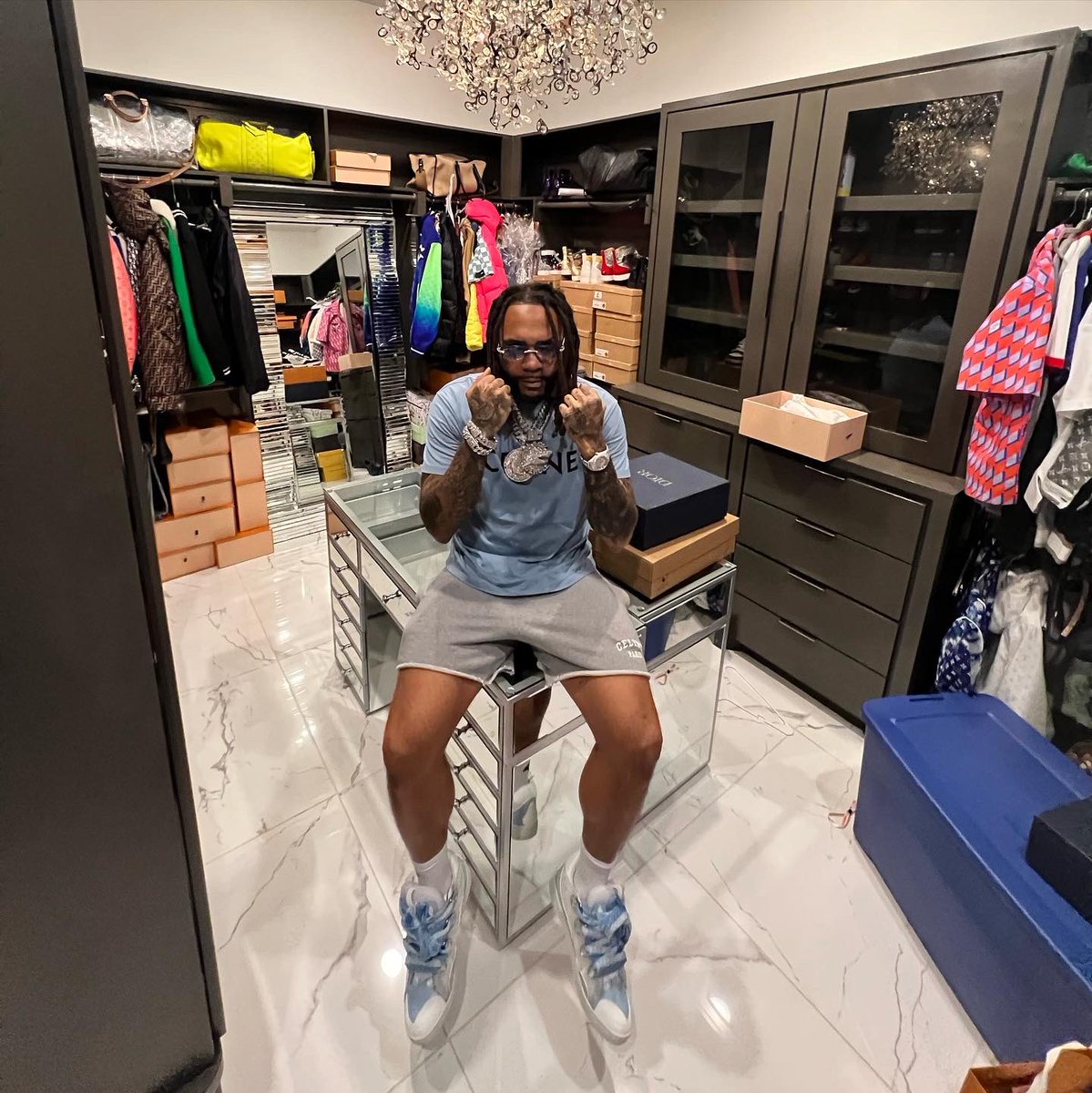MoneyMan's tweet photo. Better be on ya shyt don’t let ‘‘em distract you https://t.co/U3uuUtIiWU