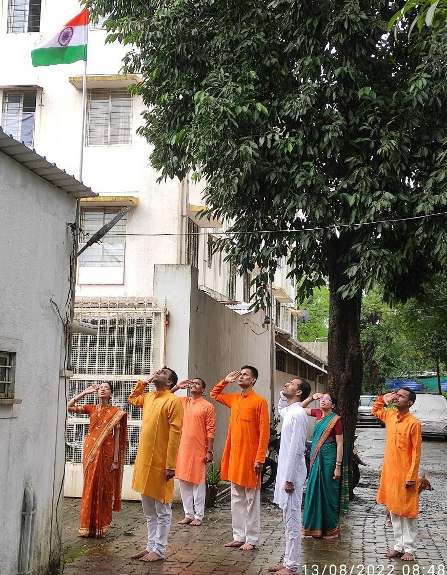 yadneshss's tweet photo. Bharat is celebrating it's 75 years of Independence. It came into existence with inspiration from our Tricolour. Soldiers sacrificing their lives for its respect. We will take oath to maintain it's Honour at any cost. 
#HarGharTiranga #RespectNationalFlag https://t.co/lSub4Q2Ygi