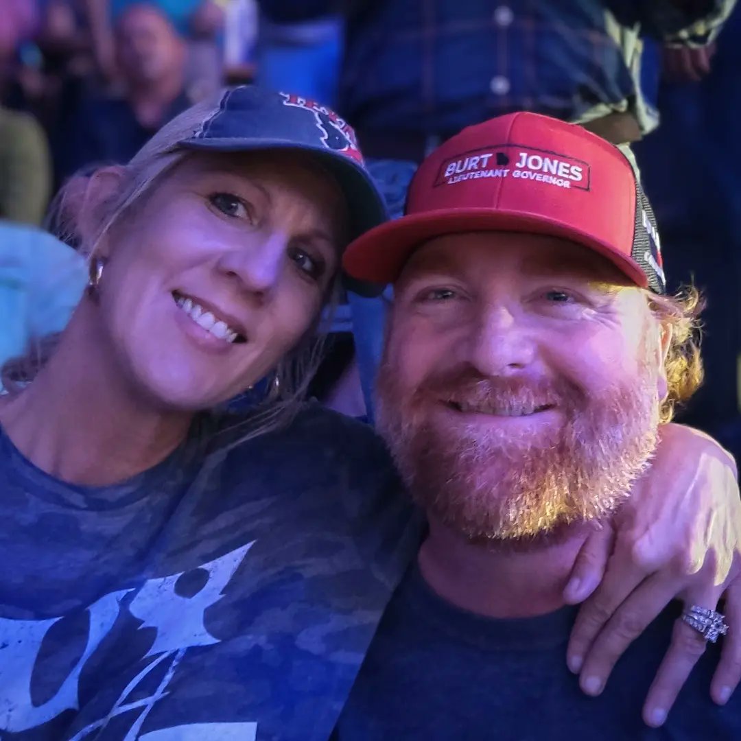 Alan Jackson was rockin' the stage in Savannah GA tonight!! #countrymusic <a href="/OfficialJackson/">Alan Jackson</a> #savannahgeorgia <a href="/enmarketarena/">Enmarket Arena</a>