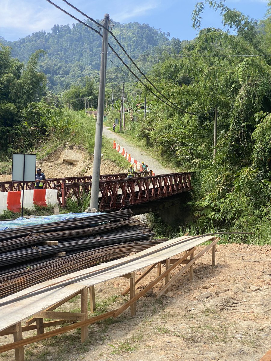 cHuNa8575's tweet photo. Lokasi 9
Projek Pembinaan Jambatan Pos Slim, Daerah Kinta, Perak
#FTroadpedia
#FTroadpediaZonTimur
#RakanKKR
#InfraRakyat
#KeluargaMalaysia https://t.co/WL0mXI2t96