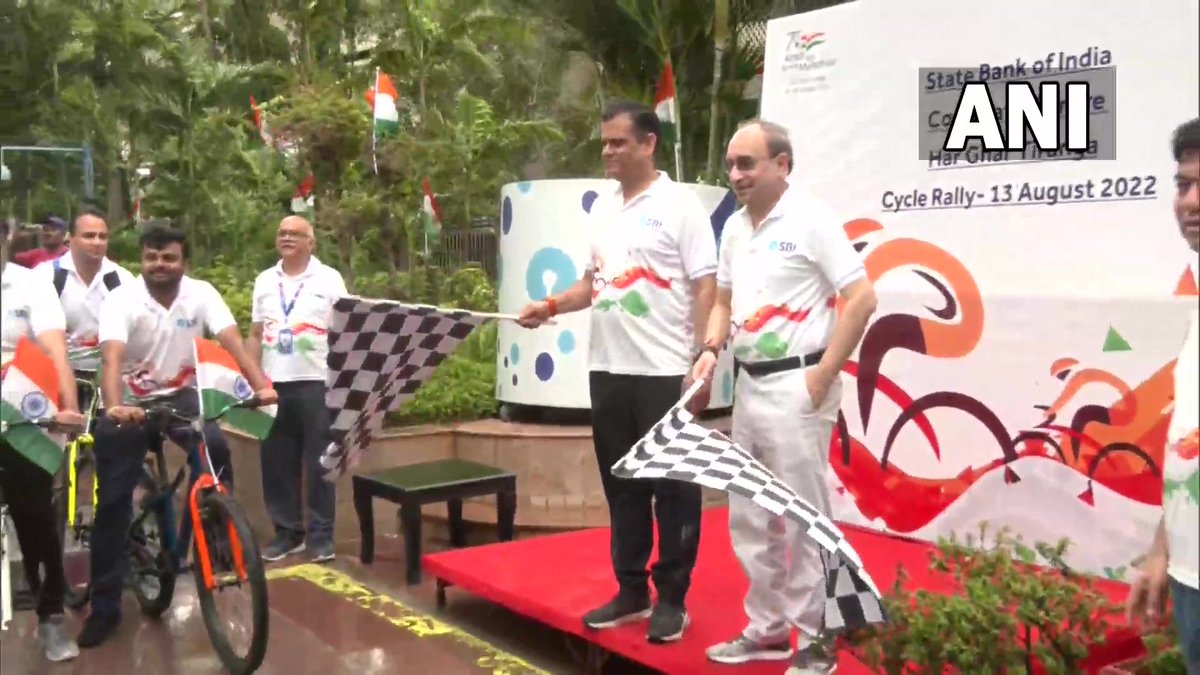 ndtv's tweet photo. #InPics | SBI Chairman Dinesh Khara flags off a cycle rally in #Mumbai to raise awareness about #HarGharTiranga

"Over 200 people are participating. We're hoping to get our message across to everybody through this": Dinesh Khara | reported by news agency ANI https://t.co/GohgvOcZXK
