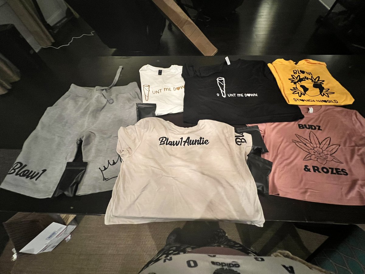 In1980Is's tweet photo. 🔥 drop delivered today!!! @Blow1818 We are so happy with all of the selections!!! I’m packing all of it for vacay!!! 😍😍😍🥹🥹💙💙 #blow1auntie #blow1family #califam https://t.co/xm0HHnv8kv