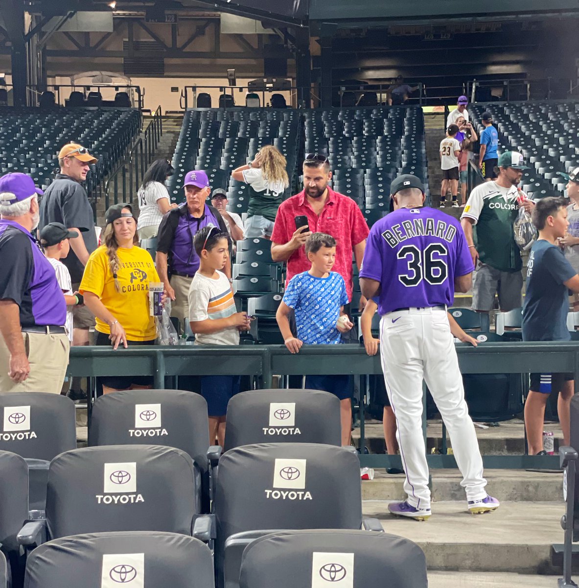 The game ended 30 minutes ago and Wynton Bernard is still out in the stands signing autographs after his big league debut 🥹