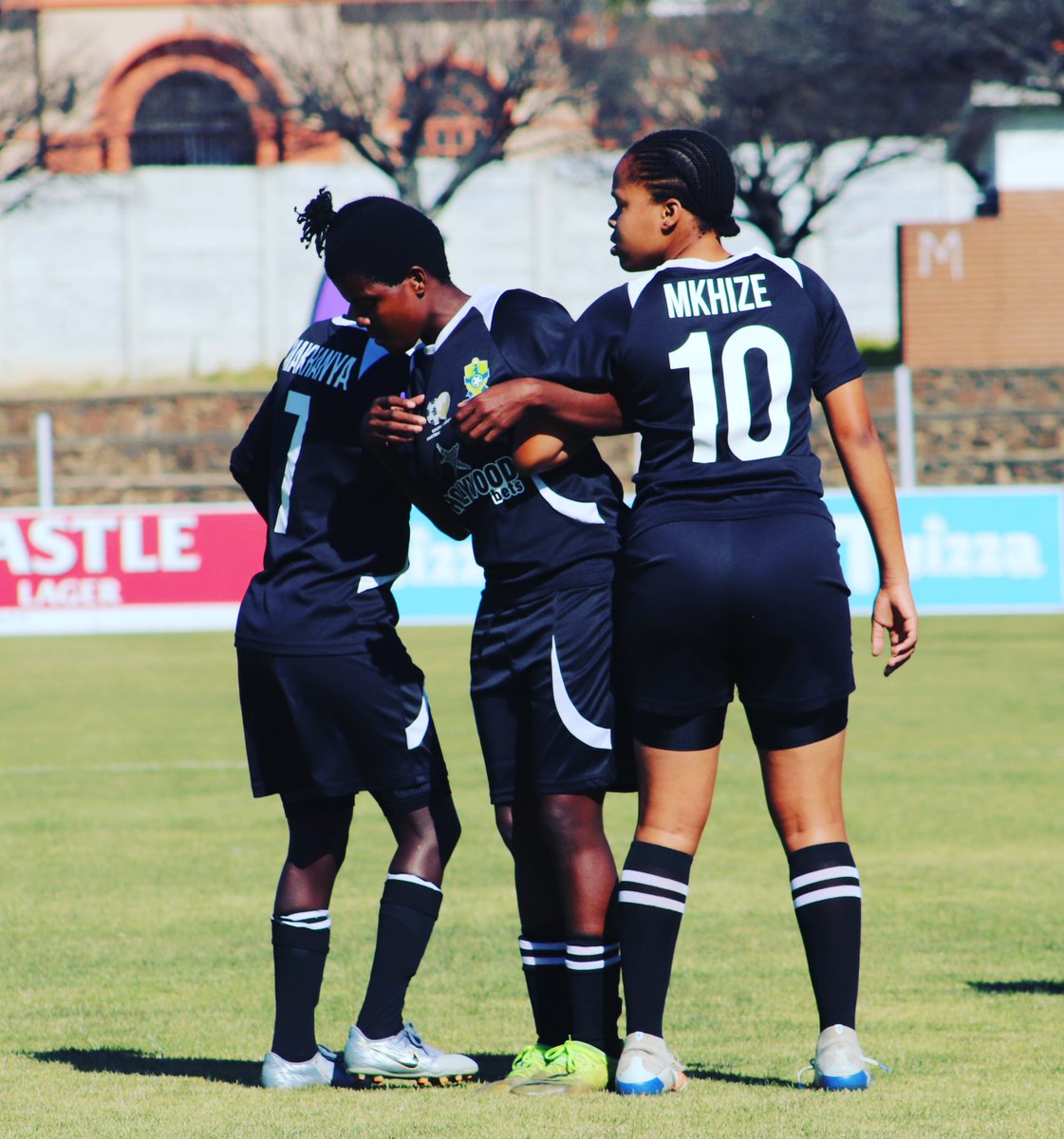 LadiesWfc's tweet photo. 🚨Match Day🚨

TUT FOOTBALL CLUB 
               VS
DURBAN_LADIES_WFC 

⏰15:00
 🏟 TUT PRETORIA STADIUM https://t.co/yxCwWhPw3i