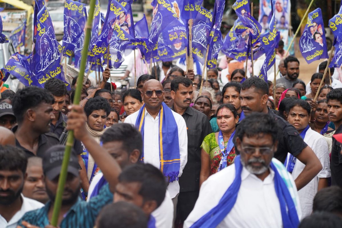 SravanOnteru's tweet photo. కష్టాలు తీరాలంటే RSP
భద్రత కావాలంటే RSP
బతుకులు మారాలంటే RSP
ప్రశ్నించాలంటే RSP

అందరి చూపు RSP వైపు

#IamRSP
#IamWithBSP

@RSPraveenSwaero https://t.co/9nYvOv19qV