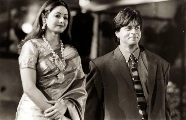 Bollywoodirect's tweet photo. Remembering Sridevi on her birth anniversary (13/08). 

#Sridevi with #ShahRukhKhan at the 1996 Filmfare Awards in Mumbai. 

#SRK #Shahrukh https://t.co/69FEiXBGHw