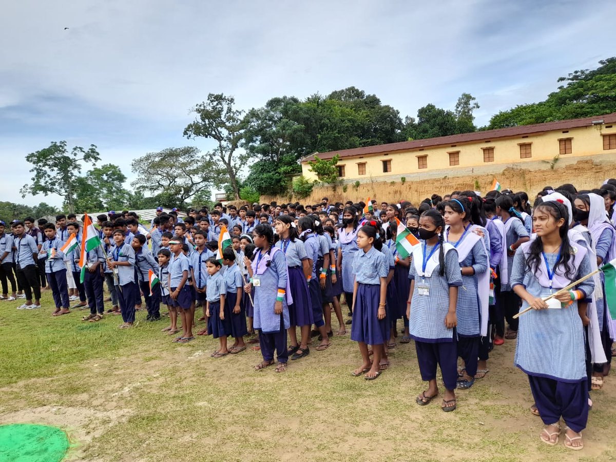 BipadDas8's tweet photo. The beginning of the 'Har Ghar Tiranga' prabhat feri of Kamalnagar H S School. https://t.co/CBYsxA3Aze
