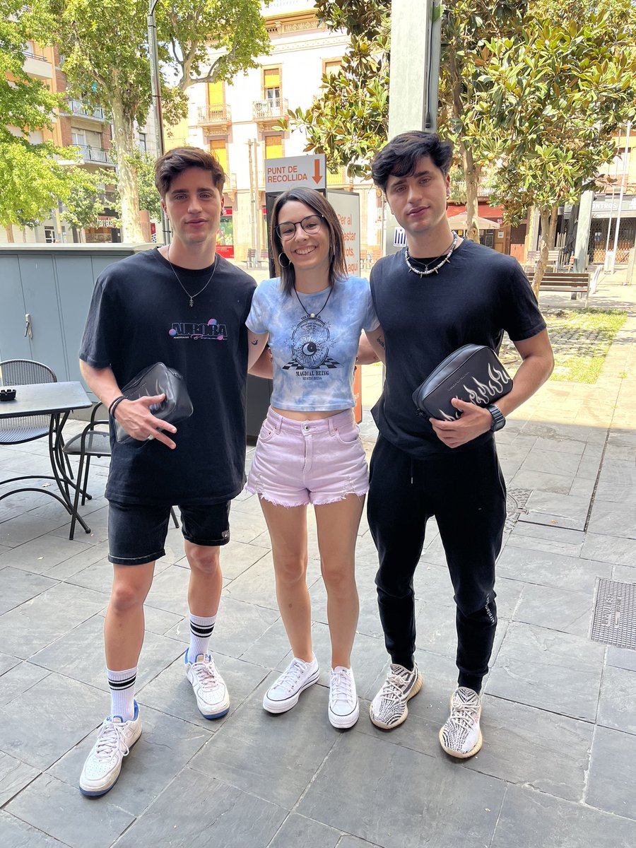 eliaxshine's tweet photo. Los bad boys con el corazón más bonito de este mundo 😇✨ Aunque estáis fatal de lo vuestro se os quiere muchísimo, mil gracias por literalmente TODO lo de estos días, nos vemos prontito ❤️🫶🏻
{@imartinezp_ @emartineeez} https://t.co/jyIpfgQUDt