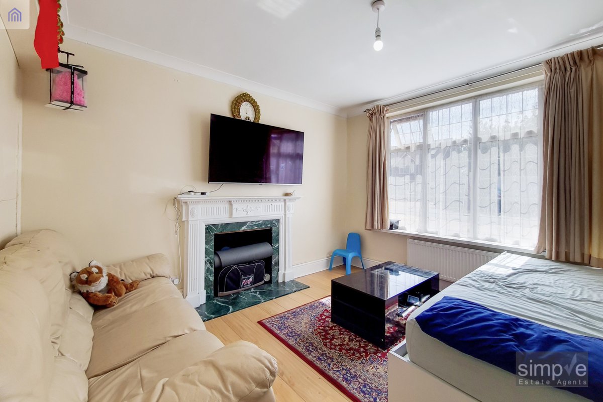 Simple Estate Agents tweet media