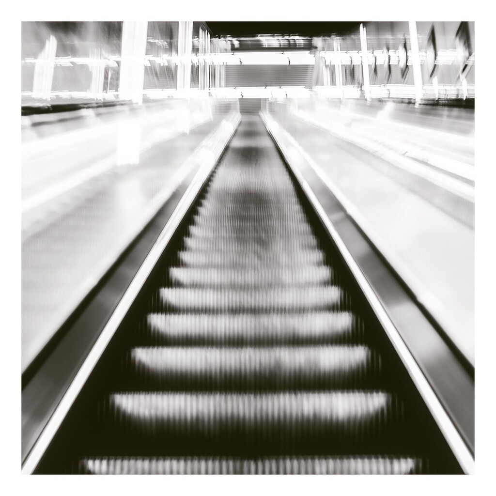 DrKippy's tweet photo. Long Ascent
#fujix100f #blackandwhitephotography #monochromephotography #intentionalcameramovement #dailysquaregraph #escalatorshot https://t.co/hqAfiDlnkW https://t.co/6gyduVtu4y