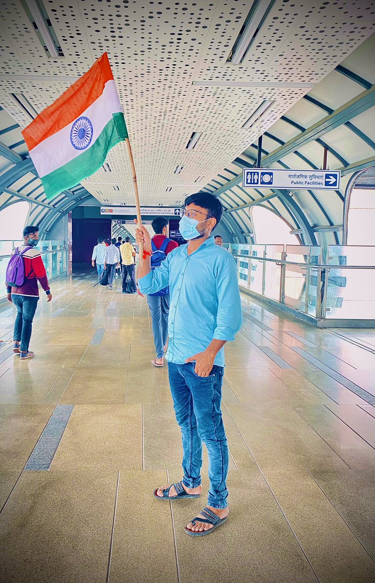 Myself_Neeraj's tweet photo. हर घर तिरंगा, हर हाथ में तिरंगा और हर दिल में तिरंगा…😊🇮🇳
#हर_घर_तिरंगा 
#हर_घर_तिरंगा_अभियान_2022 
#हर_घर_तिरंगा_अभियान https://t.co/NeWNINTFm7