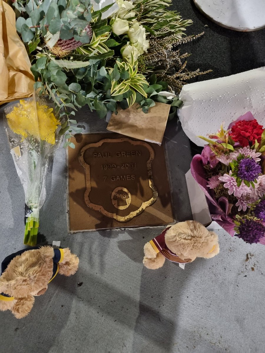 Fathairylazy's tweet photo. Nice touch from Lang Park setting up a memorial around Paul Greens QLD plaque. #RIPGreeny https://t.co/reVimQtc3x