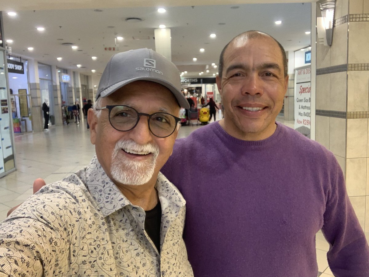 matchref1's tweet photo. It’s always heartwarming to meet former Dower College students who remain humble despite having attained the highest levels of accolades. One such is former Springbok Ricardo Loubscher. Awesome meeting and chatting at the Killarney Mall in Johannesburg this morning #Lions #Dower https://t.co/JjBX0yEX7o