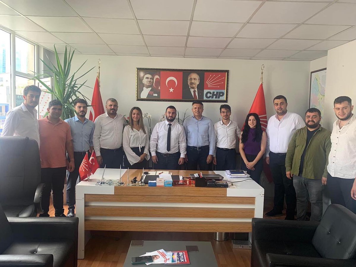 MuharremDas's tweet photo. Dün CHP Esenyurt Gençlik Kollari Başkanımız Erdinç Aktaş ile birlikte ilçemizde çalışmalara katılan Tunceli İl Gençlik Kolları Başkanımız Hüseyin Hare, Malatya İl Gençlik Kolları Başkanımız İbrahim Erbaş, Başakşehir Gençlik Kolları Başkanımız Onur Şimşek https://t.co/WiwQblstzI