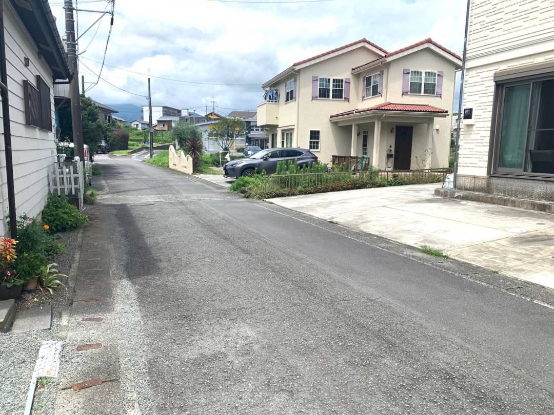housedonumazu's tweet photo. 新着物件情報🏠✨
【種別】中古戸建
【所在】御殿場市大坂
【価格】3,780万円
【支払】頭金・ボーナスなし
諸経費込みで月々11.3万円〜
百年住宅施工!RC造の6LDK✨
駐車スペースは3台分です!
#百年住宅 #6LDK #中古物件
https://t.co/mPtq2oCG87 https://t.co/MyjuA3LE6O