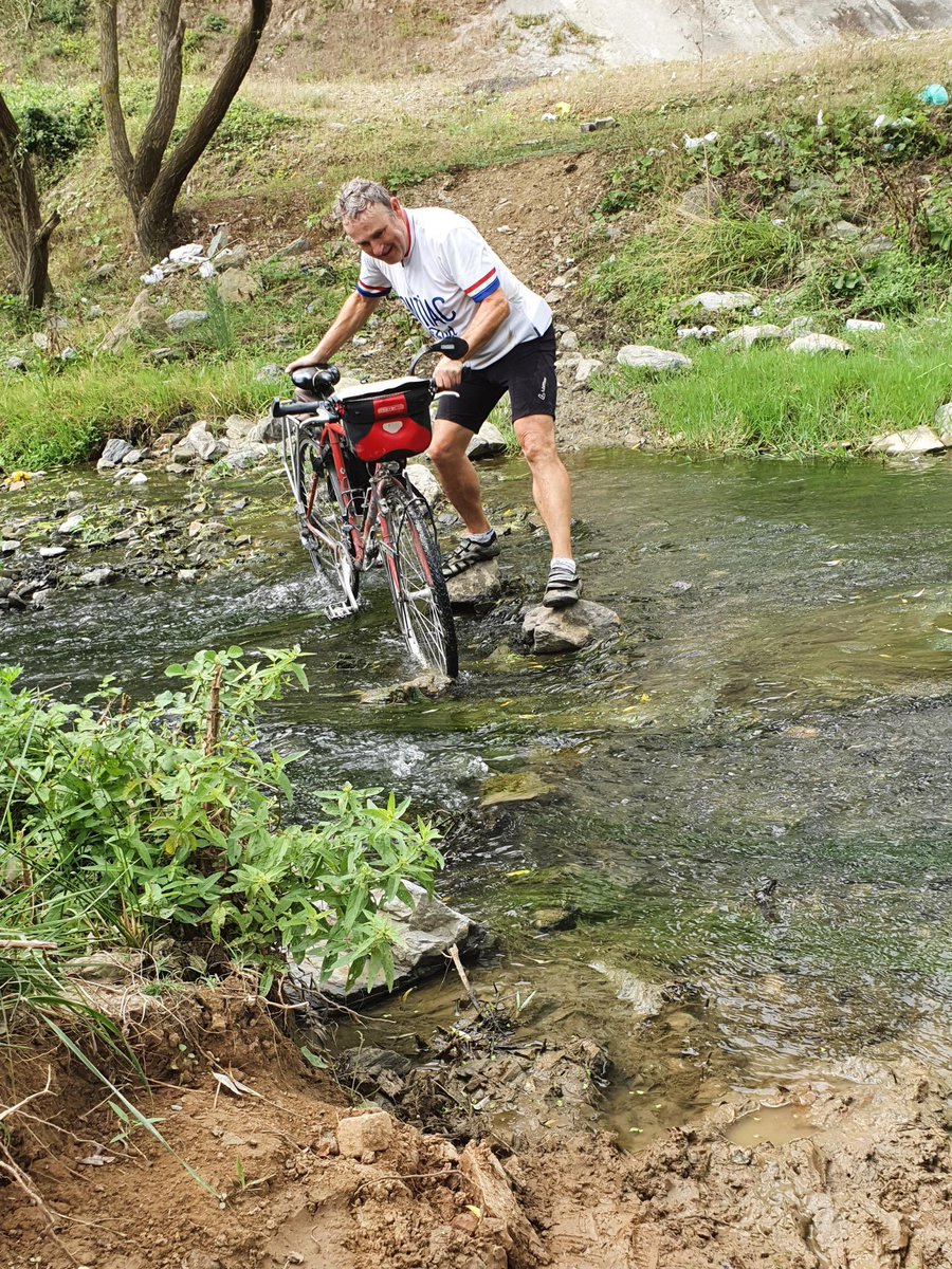 Dan dénk je dat je bijna in Istanbul bent - zijn ze godsamme een brug vergeten aan te leggen.