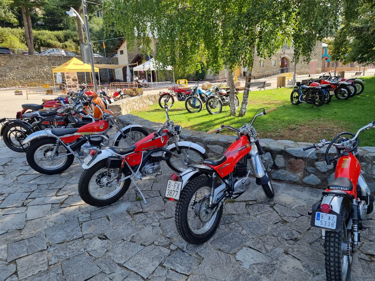 planoles's tweet photo. Tot preparat per la 2a Moto Retro de Planoles.
A les 12, exhibició d'en Jaume Subira, us hi esperem!
#motoretro #moto
#PlanolesElPirineuiTU https://t.co/yTOpbff8XW