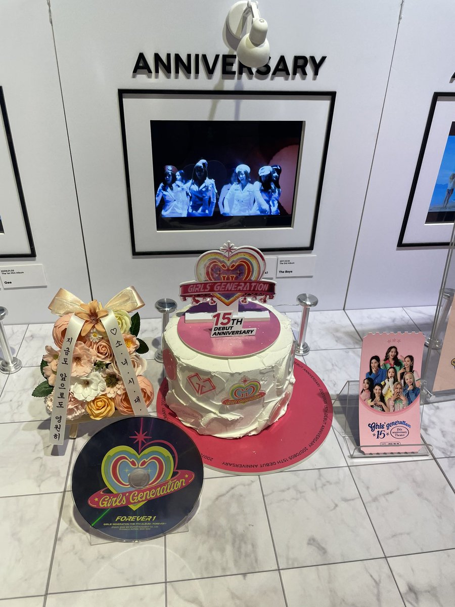 gg125_gg's tweet photo. DDPの15周年コーナーみてきた♡ アルバムのポラロイド特典はもう無かった、、 https://t.co/xBlD4sIRwl