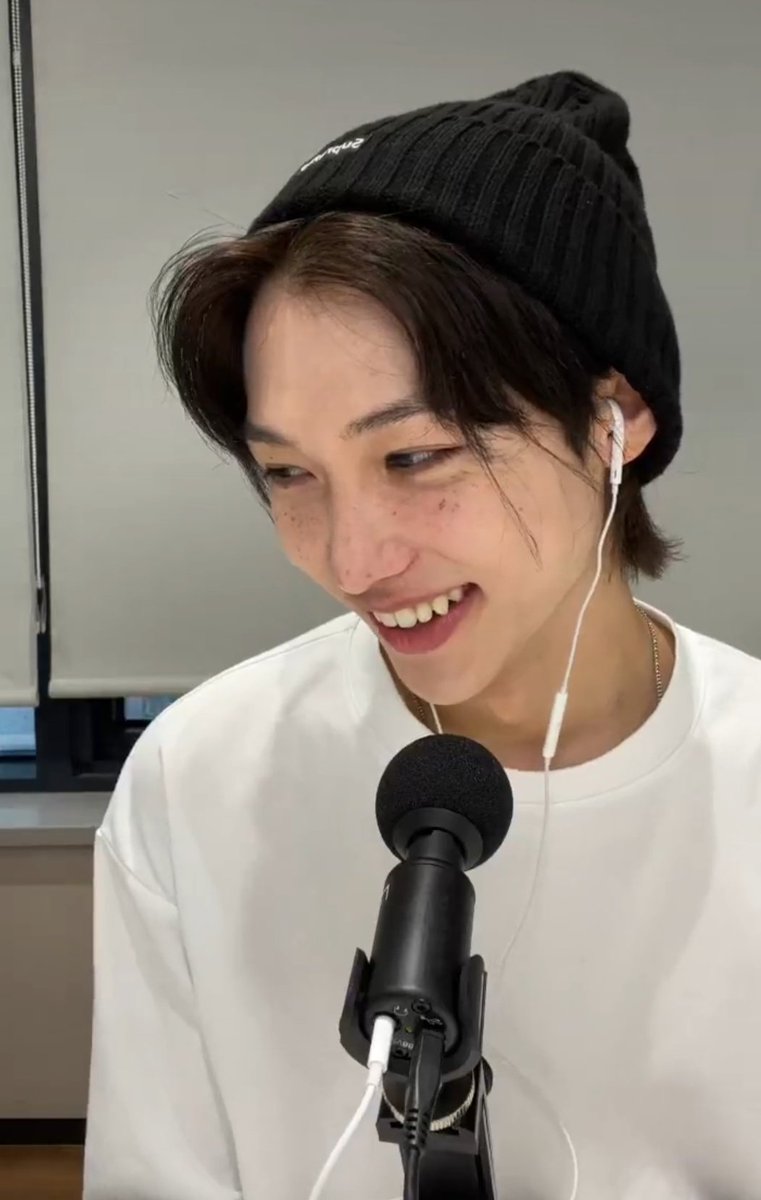 lbylixie's tweet photo. sos lo más bonito del universo lee felix https://t.co/XPhCu38dSF