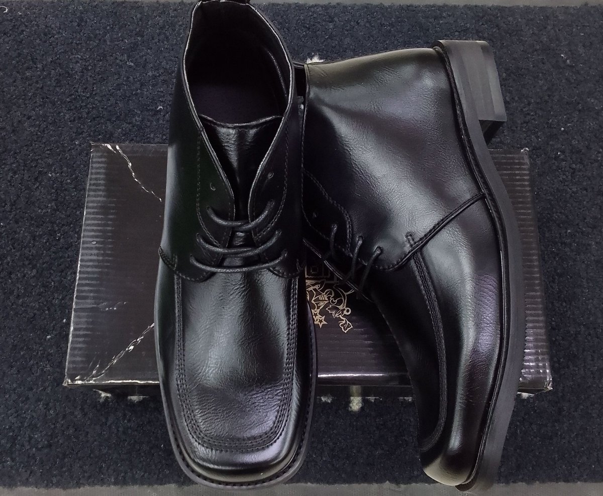 BOSSINISA's tweet photo. BOSSINI HOT DEALS 

P CROUCH &amp; CO 🔥🔥 

Available in different colors &amp; sizes.  

Visit our website;
https://t.co/OtFTg6IaJn

We are located  
120 Fatima Bhayat Str. RUSTERNBURG

Remember to WhatsApp us or call 📞

0794389487 | 0145921952

#Pcrouch   #bossinisa #mensfashion https://t.co/jWvFLknPZh
