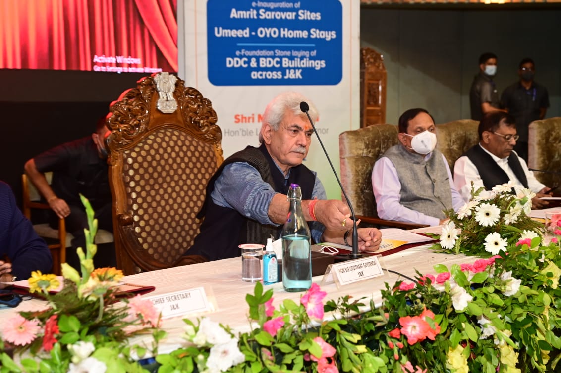 OfficeOfLGJandK's tweet photo. Launched 75 Home-Stays in Rural Areas to commemorate 'Azadi ka Amrit Mahotsav'. These Home-Stays are owned by SHG members of @MDJKSRLM in partnership with @oyorooms under project 'Crown of Incredible India'. https://t.co/PFzBs07zrQ