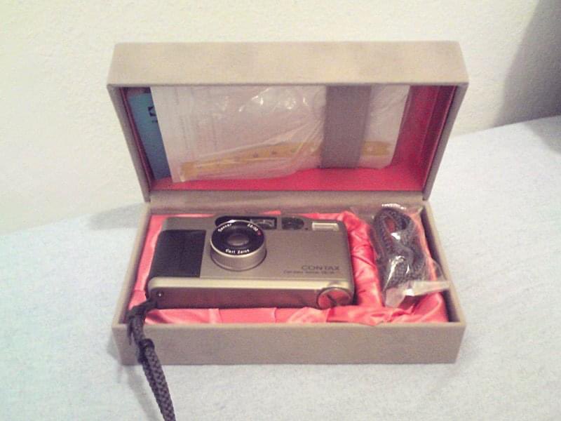 MarinMester's tweet image. Found the photo from 2011 when I bought this bad boy for 100eur in mint condition (before Kendall ruined it for everyone else). Silk interior in pink is pure porn. #contaxT2