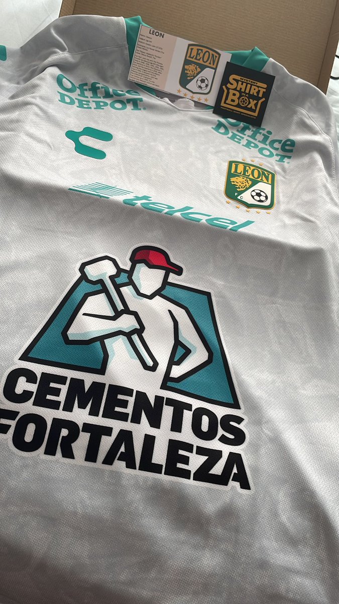 AdamLee94_'s tweet photo. @shirtinabox1 nice little Mexican treat 🇲🇽🔥 https://t.co/TzqIOZRbP0