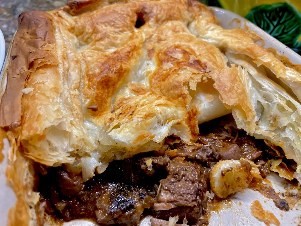 Averyslondon's tweet photo. Yesterday We made a very tasty #Steak &amp; #Kidney #Pie ⁦@TheCat_Max⁩ ⁦@Averyslondon⁩ https://t.co/XfYGsih8rB
