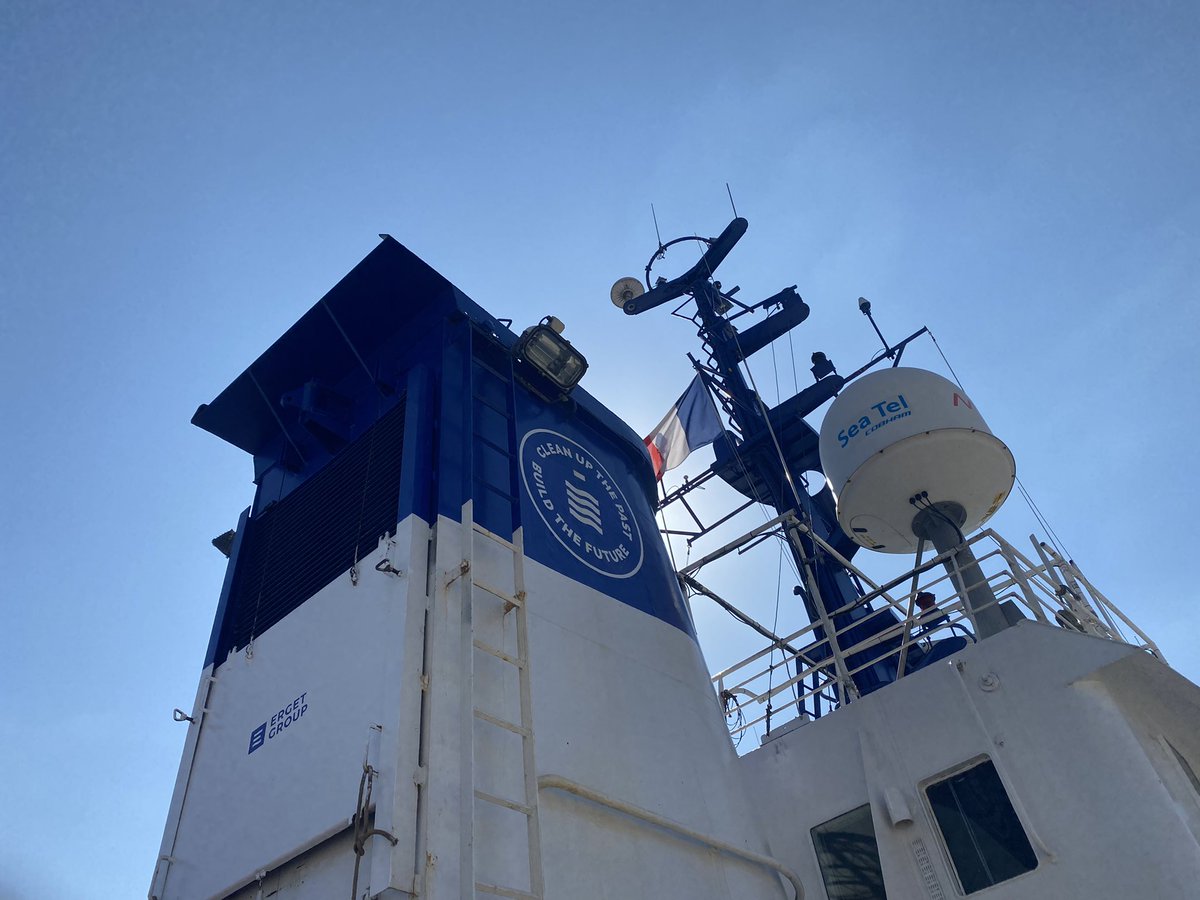 Gabriel__Baldi's tweet photo. Le Plastic Odyssey est arrivé à Marseille hier. Dans un peu plus d’un mois il partira faire le tour du Monde équipé d’un atelier de recyclage du plastique pour sensibiliser dans des villes côtières. La Capitaine Magaly Dupuy Denat est très enthousiaste. Pour @RTLFrance https://t.co/8pfNmkiGZH