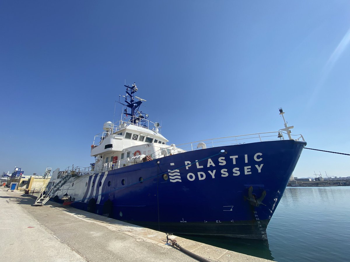 Gabriel__Baldi's tweet photo. Le Plastic Odyssey est arrivé à Marseille hier. Dans un peu plus d’un mois il partira faire le tour du Monde équipé d’un atelier de recyclage du plastique pour sensibiliser dans des villes côtières. La Capitaine Magaly Dupuy Denat est très enthousiaste. Pour @RTLFrance https://t.co/8pfNmkiGZH