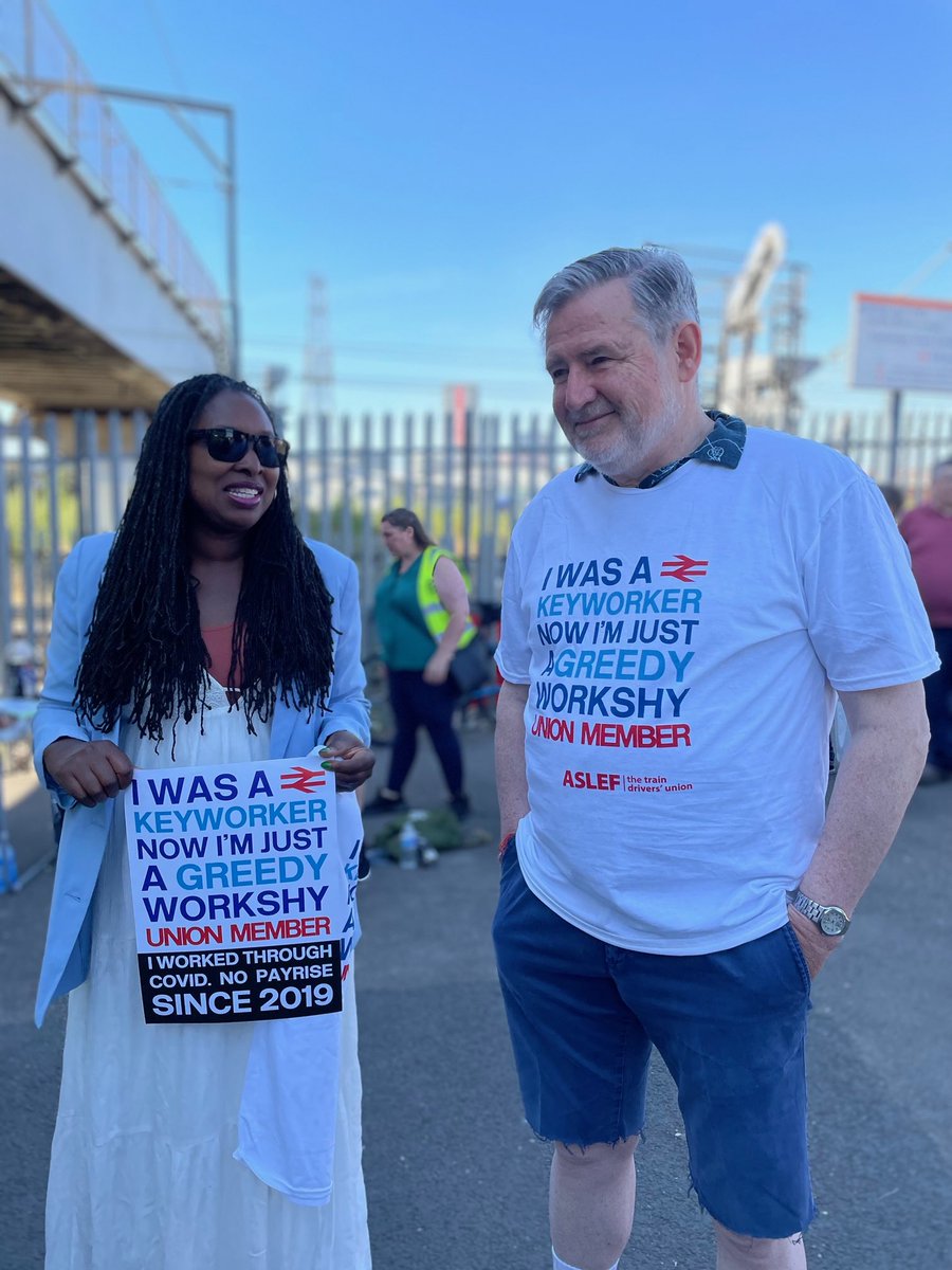 ASLEFunion's tweet photo. Brilliant to see @DawnButlerBrent and @BarryGardiner join @MickWhelanASLEF and @Aslefisher on our picket at Willesden! Thanks so much for the solidarity! https://t.co/aIFFIfrOWk