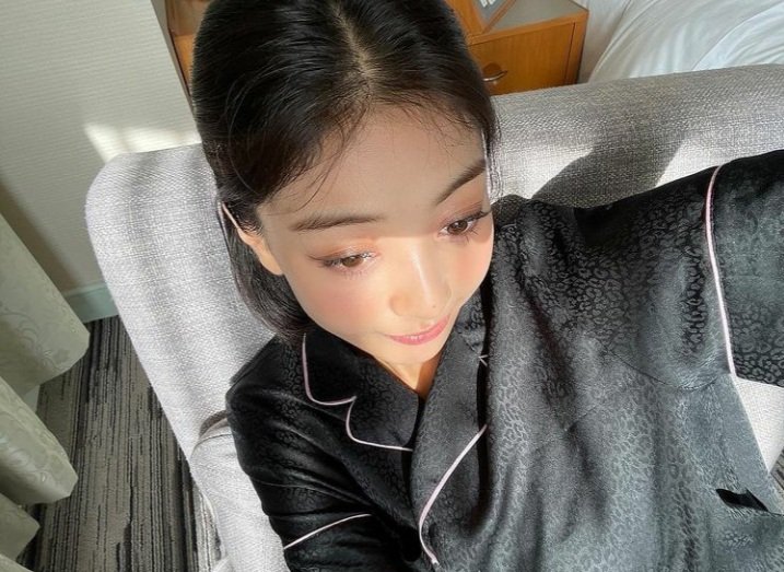 27 days from being Mrs. Lee 💕🥰