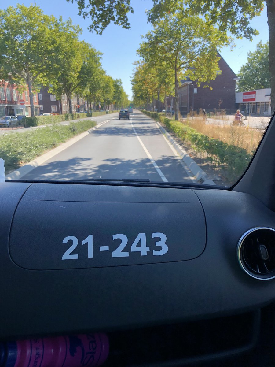 jeroen_veghel's tweet photo. Na een fijne #vakantie vandaag weer begonnen op de #mediumcare #ambulance. #ikzorg #dmvda #ambulancezorg #middencomplex Goed #weekend allemaal. https://t.co/Y1sNMR0Rt6