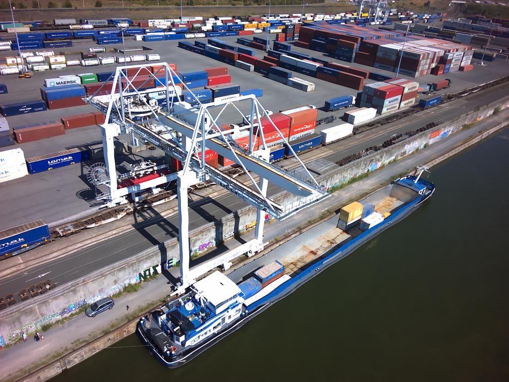 Hoe goed ken jij ons intermodale netwerk? Weet je waar deze mooie drone foto van ms Tormenta werd gemaakt?